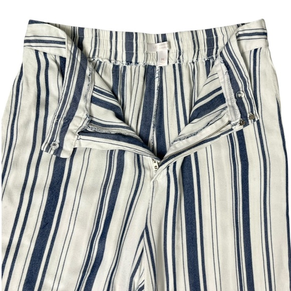 LC Lauren Conrad Blue and White Striped Capris - Picture 2 of 9